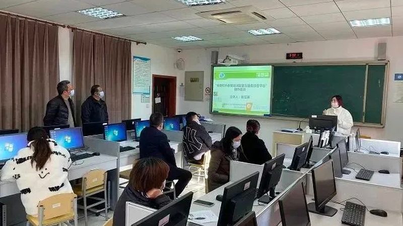 小标题：课程设计工具的重要性